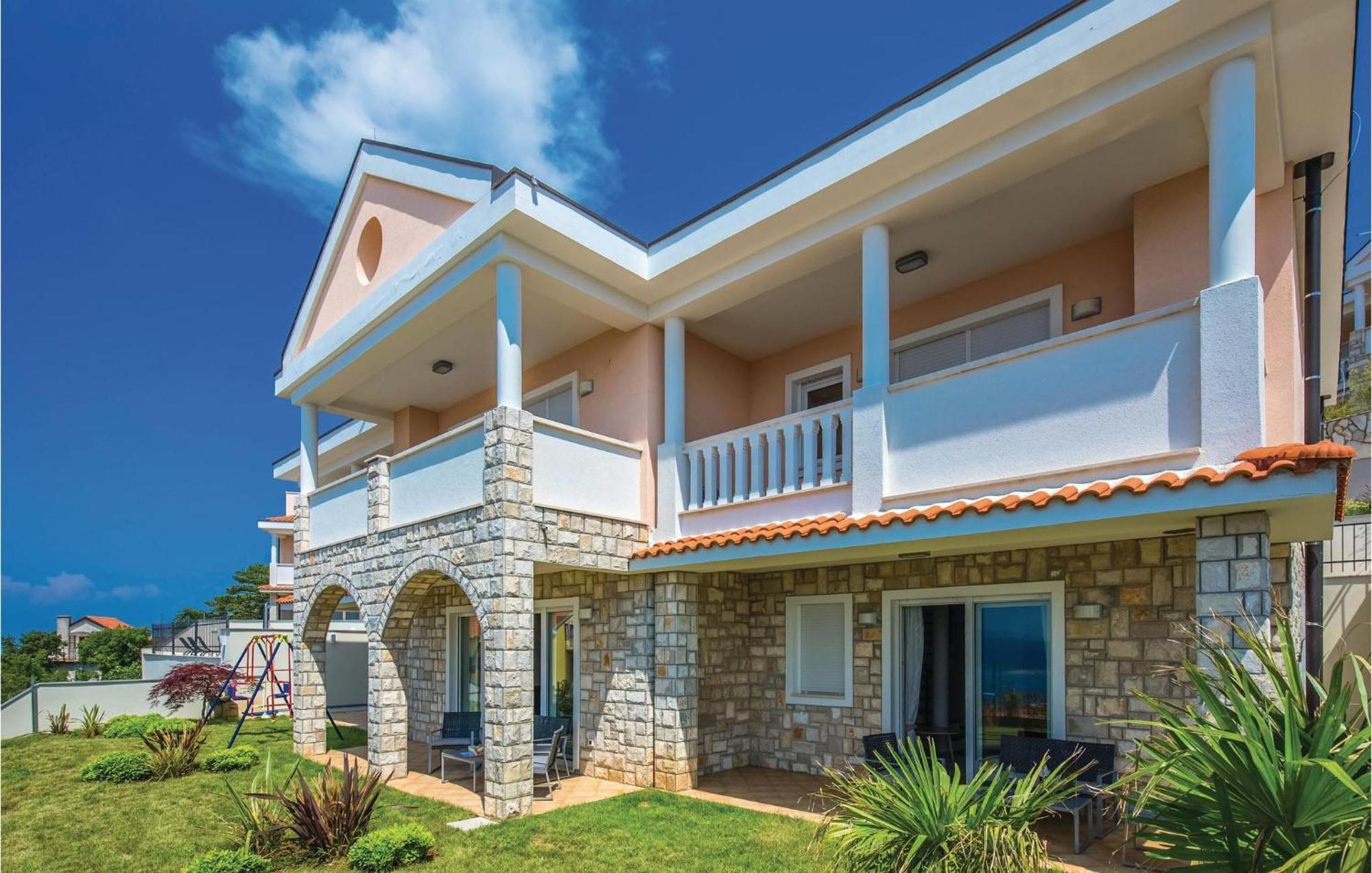 Cozy Apartment In Crikvenica With House Sea View المظهر الخارجي الصورة